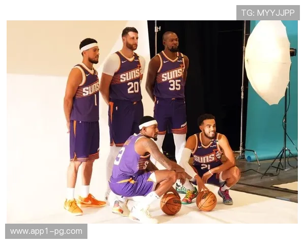 NBA中国赛菲尼克斯太阳全阵容抵达澳门布克领衔备战季前赛焦点大战